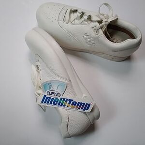 SUPREMES BY SOFT SPORT LEATHER UPPER WOMEN'S SHOES SIZE 9W